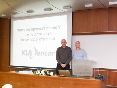 מימין לשמאל: פרופ'מ כרמל רוטשילד ומר אורי תדמור סמנכ"ל הפיתוח של קלא טנכור ישראל