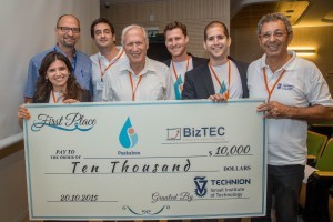 From right to left: Sasson Yona - chief mentor of the competition, Yoel Angel, Lior Har-Shai, Rafi Nave - Head of the Bronica Entrepreneurship Center at the Technion, Competition Director Tomer Aharonvitch, team mentor Saul Orbach and Janna Tennenbaum-Katan