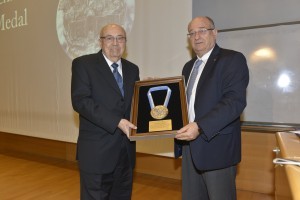 - Technion President Prof. Peretz Lavie gives Prof. Viterbi the Technion Medal