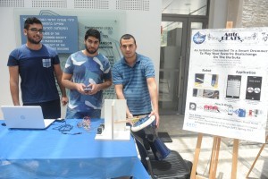 מערכת ללימוד דרבוקה שפיתחו הסטודנטים (מימין לשמאל): מואד מוראד, מוחמד איסמעיל ומוחמד ראיין 