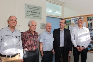 מימין לשמאל : ד"ר אמנון מנסן, ד"ר עמי אפלבום, פרופ' דודי גרשוני, פרופ' אמריטוס סטיב ליפסון ופרופ' נועם סוקר.