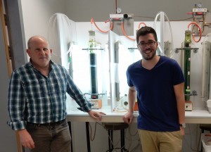 פרופ' נעם אדיר (משמאל) והדוקטורנט דביר הריס מהפקולטה לכימיה ע"ש שוליך בטכניון
