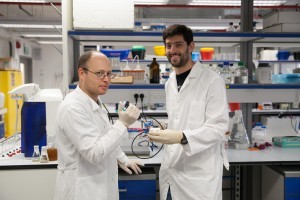 גדיאל סאפר (משמאל) ודן קלמן במעבדה בטכניון