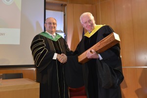 נשיא הטכניון פרופ' פרץ לביא מעניק ל מושל הכללי של קנדה דיוויד ג'ונסטון תואר דוקטור לשם כבוד מהטכניון