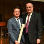 The President of Technion awards the certificate to Dr. Hiroshi Fujiwara