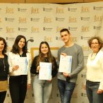 מימין לשמאל: פרופ' אילת פישמן, לירן באום (מקום שני), מיה עציון (מקום ראשון), עמית וינקלר (מקום שלישי) ויהודית דסקלו (מפמ"רית ביוטכנולוגיה). צילום: ד"ר עומר יחזקאלי