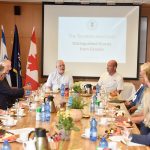 נשיא הטכניון פרופ' אורי סיון וסגן הנשיא לקשרי חוץ ופיתוח משאבים פרופ' אלון וולף עם האורחים ראש מרכז היזמות והחדשנות בטכניון פרופ' עזרי טרזי ומנהל מרכז מהודר לממציאים בועז דרורי עם האורחים במרכז מהודר