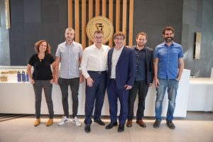 Dr. Albert Bourla with Technion researchers. L-R: Assistant Professor Noga Ron-Harel, Professor Tomer Shlomi, Dr. Albert Bourla, Associate Professor Shai Shen-Orr, Assistant Professor Dvir Aran and Assistant Professor Uri Shalit