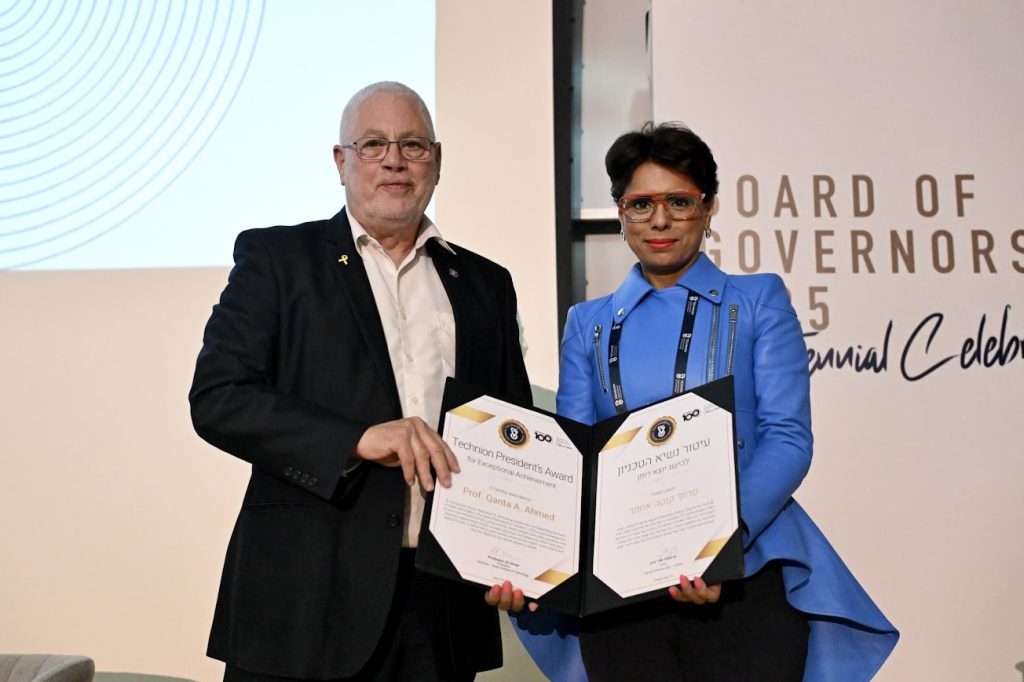 Technion President Prof. Uri Sivan presenting the award to Prof. Qanta Ahmed