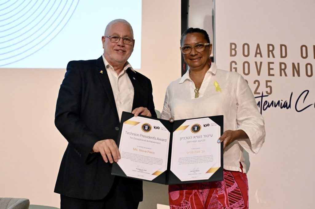 Technion President Prof. Uri Sivan presenting the award to Nova Peris