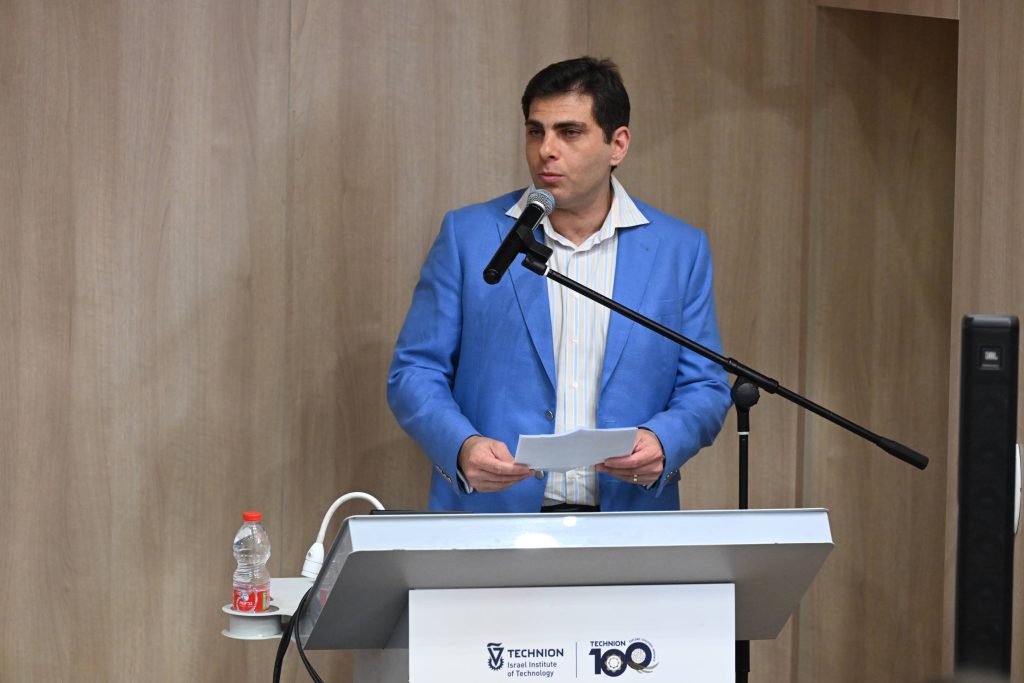 פרופ' בני צ'וקורל