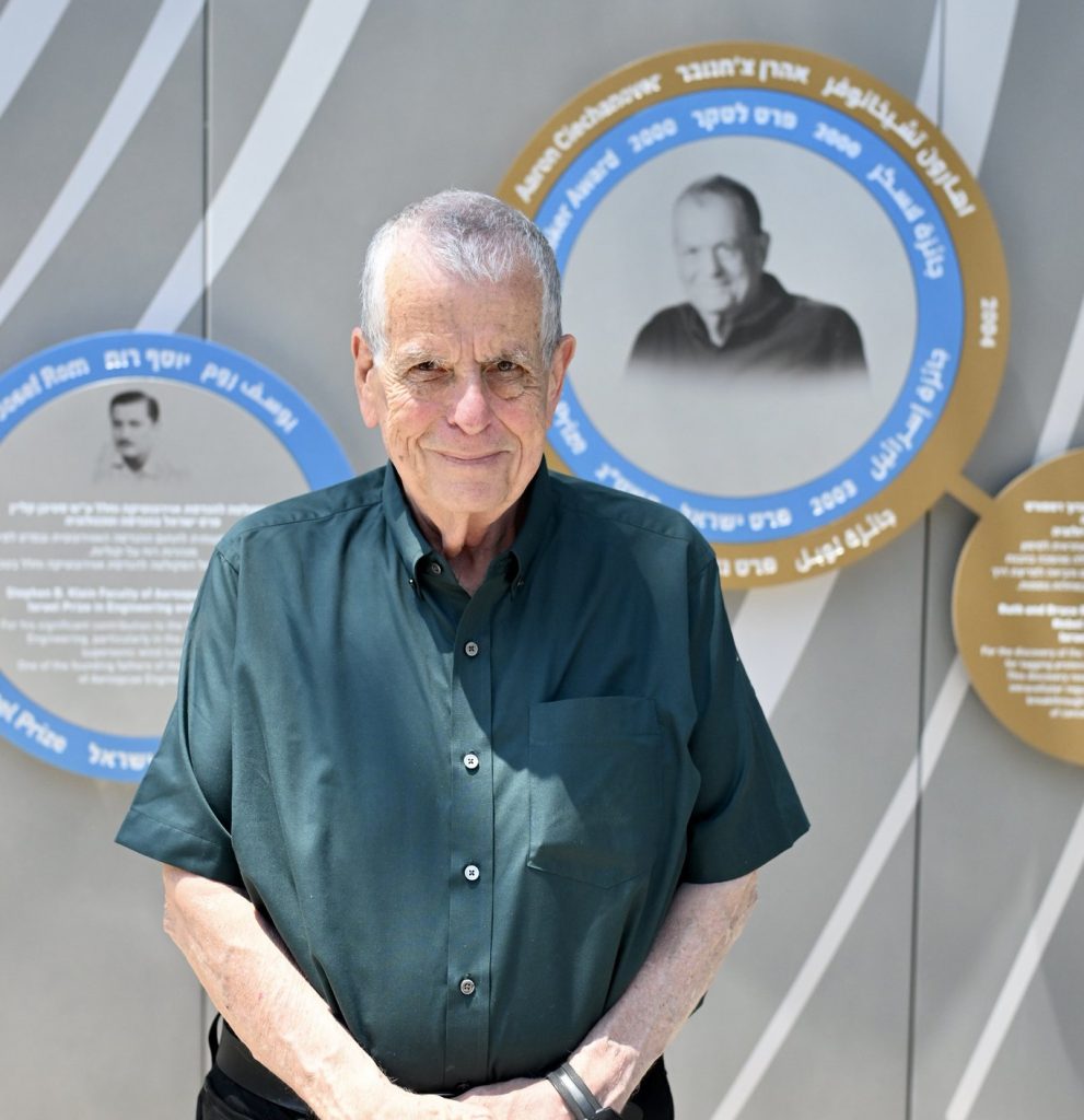 פרופ' מחקר אהרן צ'חנובר