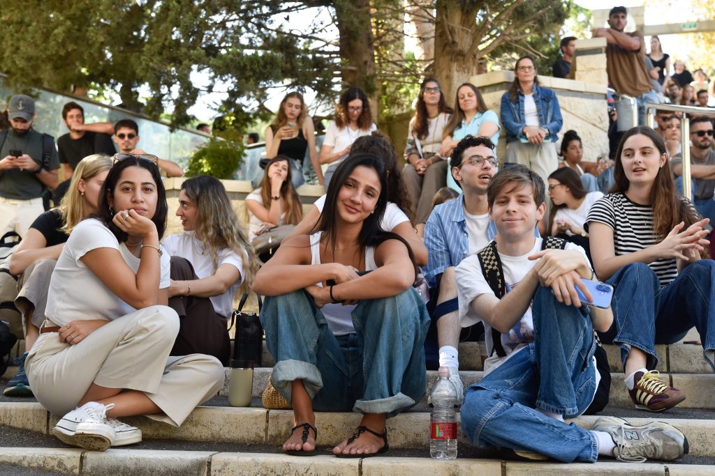סטודנטים חדשים בטקס פתיחת השנה בטכניון