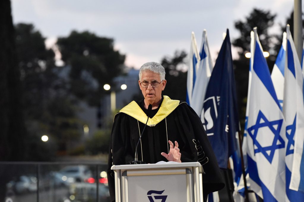 3.דיקן בית הספר לתארים מתקדמים פרופ' אורי פסקין
