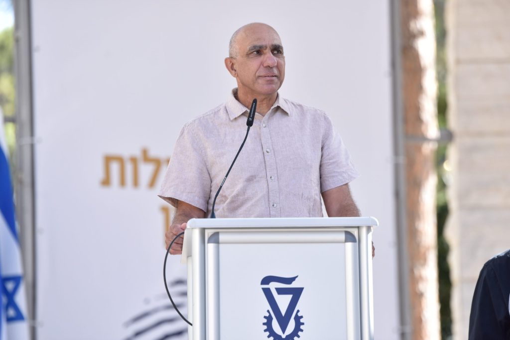 סגן דיקן לימודי הסמכה פרופ' יואב ערבה