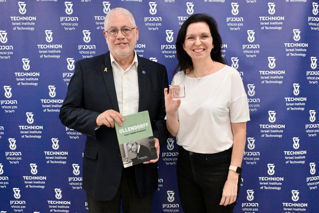 קרין אייבשיץ סגל, מנכ"לית משותפת של אינטל ישראל ונשיא הטכניון פרופ' אורי סיון.