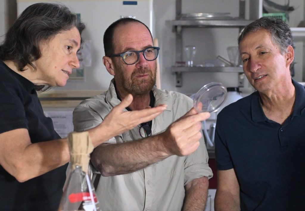 2. From left to right: Prof. Debbie Lindell, Prof. Oded Béjà, and Prof. Oded Kleifeld