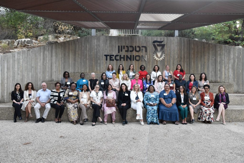 פרופ' אורי סיון ופרופ' עדי זלצברג עם חברות המשלחת