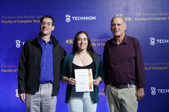 בטקס מצטייני נשיא בטכניון. מימין: דיקן הפקולטה לשעבר, פרופ' דני רז. משמאל: סגן הדיקן פרופ' יובל פילמוס