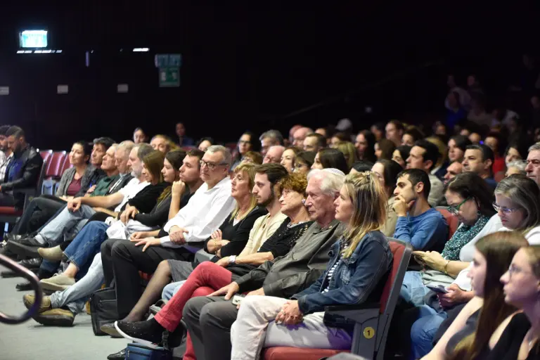 קהל בפאנל גיבורי על