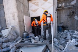 צוותי כיבוי אש מתרגלים