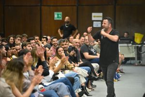 הסטנדאפיסט גיא הוכמן