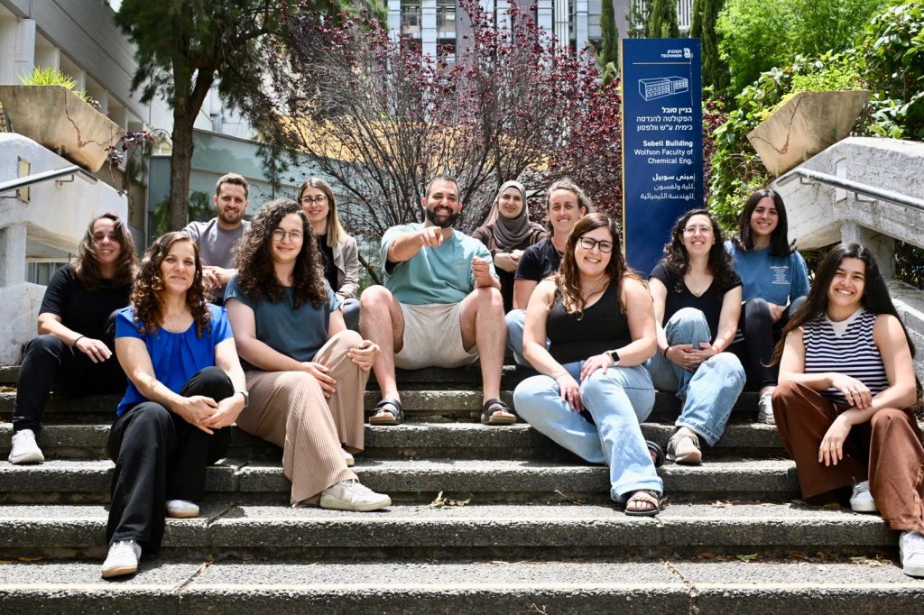 The research group. Credit: Zinger Lab