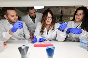 מימין לשמאל: ניב סקרביאנסקיס, ד"ר אסף זינגר, עופרי ויזנבליט וזוהר זלוטניק