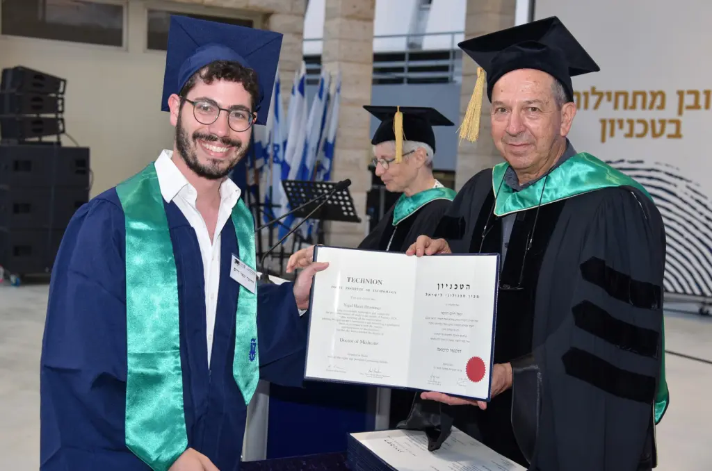 Dean of the Ruth and Bruce Rappaport Faculty of Medicine, Prof. Ami Aronheim, with Dr. Yigal Haim Drummer. Center: Prof. Adi Salzberg