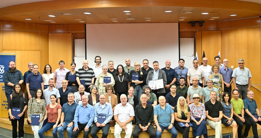 תמונה קבוצתית של המרצים המצטיינים עם הנהלת הטכניון