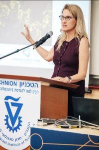 דיקנית הפקולטה פרופ' אסתי סגל