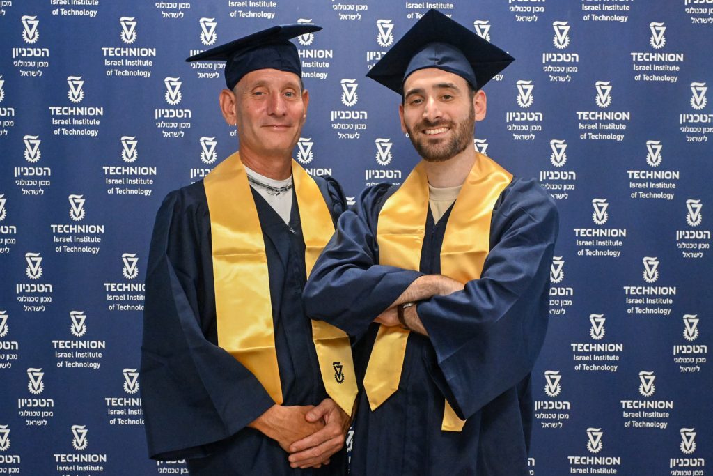 לירן ויובל רדל בטקס הבוגרים