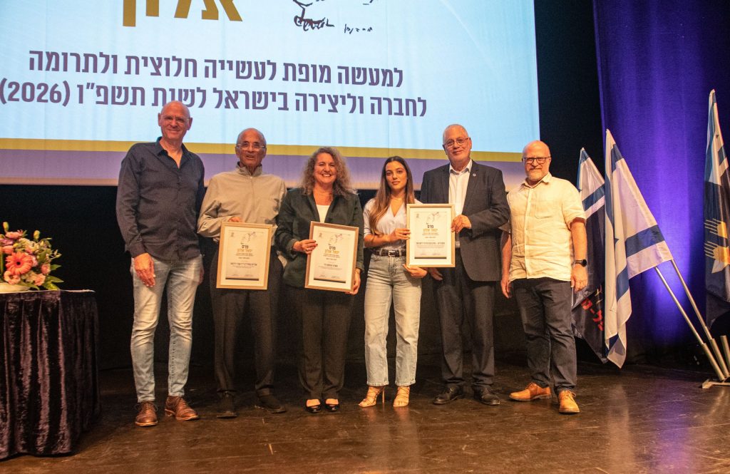 3.מימין לשמאל: ד"ר צור שלו, פרופ' אורי סיון, שחר, מאיה הופמן לוי, אל"מ (במיל') ד"ר קובי ריכטר ואלוף (במיל') נעם תיבון
